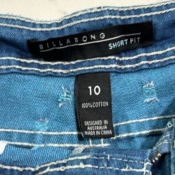 Billabong | Women’s Blue Denim Distressed Short Fit Jeans Shorts - Picture 7 of 14